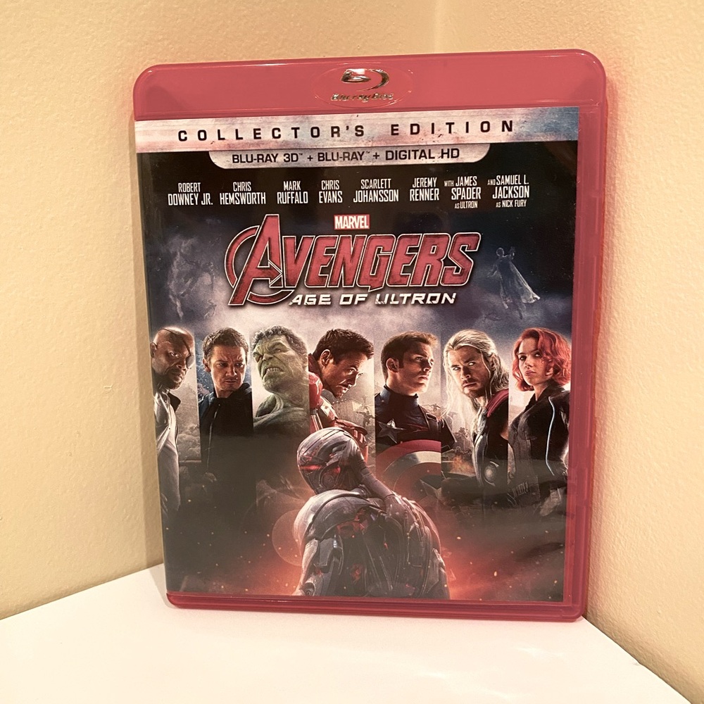 Avengers Age of Ultron Blu-Ray and Blue-Ray 3D disks